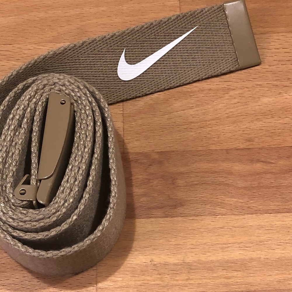 Tan Nike golf web belt
